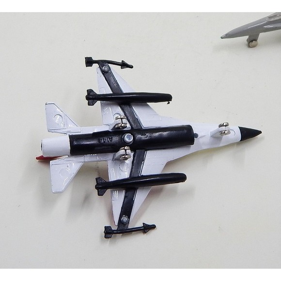 Diecast USAF U.S. Air Force F-16 A144 HL AF78 001 Airplanes Jets Pair Lot of 2 - Picture 9 of 10